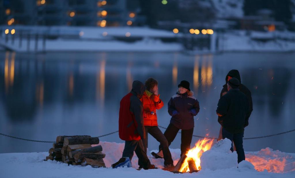 Campbell'S Resort On Lake شيلان الغرفة الصورة